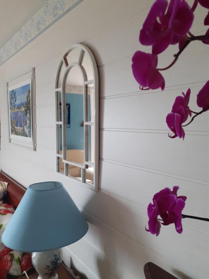 7042Douce Nuit Hotel Saint-Germain-Laval  Exterior foto