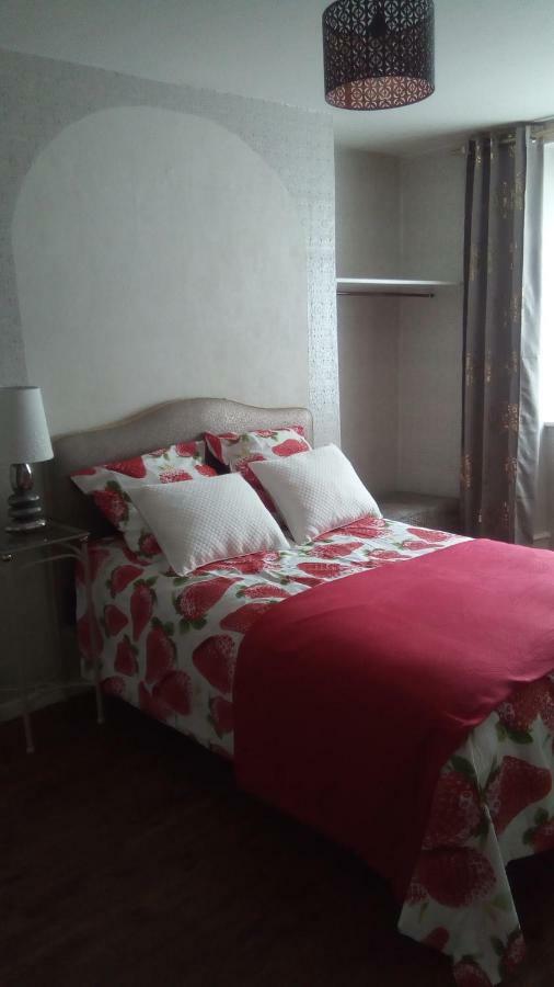 7042Douce Nuit Hotel Saint-Germain-Laval  Exterior foto